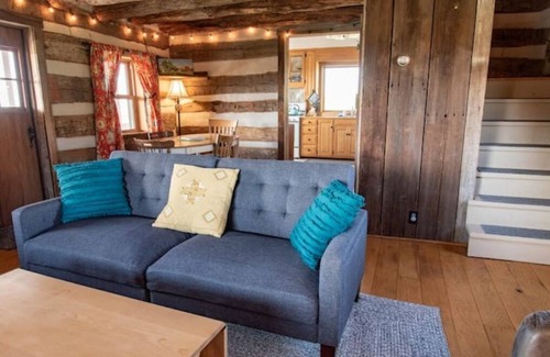 Wooster Other | Rustic Renovated Cabin w/King Bed + Pasture Views