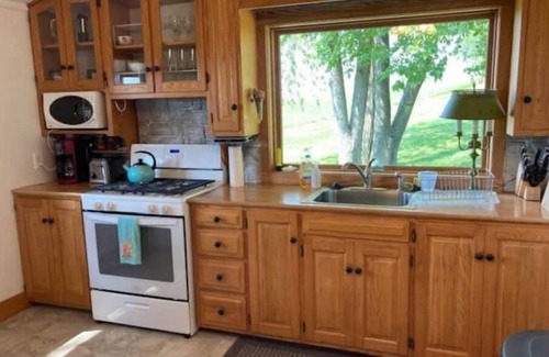 Wooster Other | Rustic Renovated Cabin w/King Bed + Pasture Views