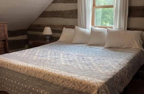 Wooster Other | Rustic Renovated Cabin w/King Bed + Pasture Views