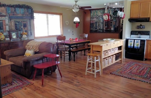 Pinetop Cottage | "Rustic Retreat" Escape To The "White Mountains" of Pinetop, Arizona