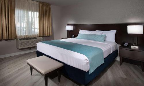 Burbank Hotel | Safari Inn, a Coast Hotel