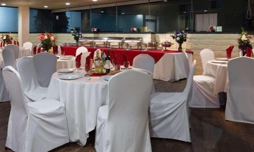 Burbank Hotel | Safari Inn, a Coast Hotel