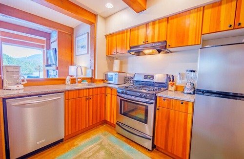 Ucluelet Apartment | Safe Harbour | Downtown King Bed + Inlet View