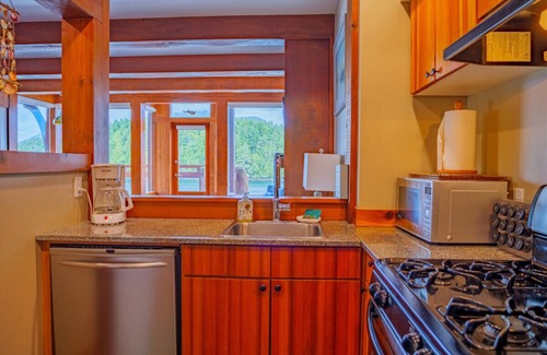 Ucluelet Apartment | Safe Harbour | Downtown King Bed + Inlet View