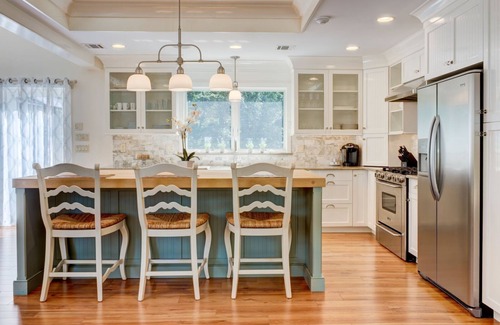 East Hampton House | Sag Harbor Getaway-Enjoy Hot Tub and Pool! Close to Town yet Quiet and Private!