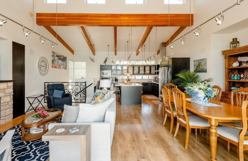 North Vancouver Boat Rental | * Sailor's View * Floating Home Ocean Retreat