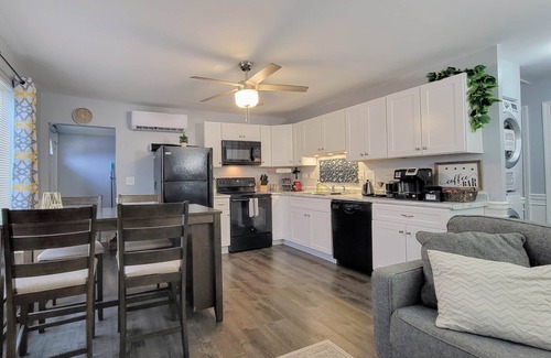 St. Charles Apartment | Saint Charles Private 2BD| River Trail, Forest Preserve!