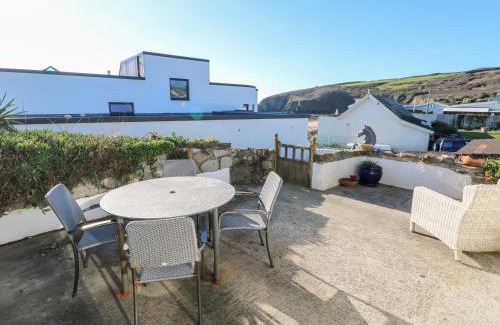Praa Sands House | Salakee