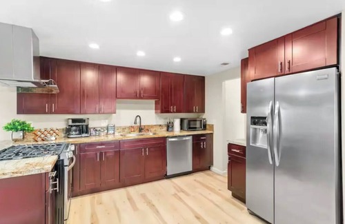 La Presa House | San Diego Lakeview Paradise: Heated Pool & Spa!