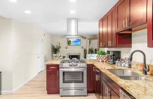 La Presa House | San Diego Lakeview Paradise: Heated Pool & Spa!