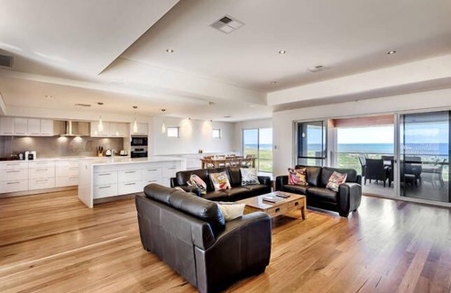 Dawesville House | Sanctuary by the Sea - Beachfront Property