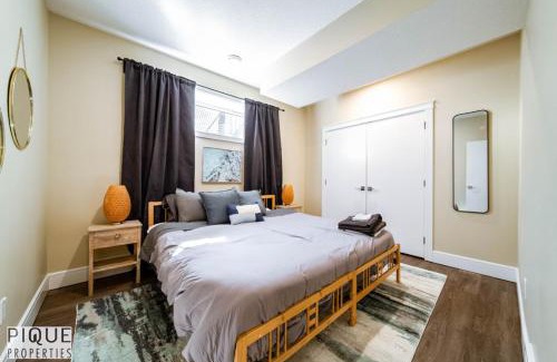 Mayfield Apartment | Sanctuary Suite - KingBed - Wifi - Near WEM - Rogers
