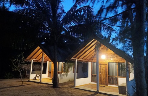 Pottuvil Division 2 Villa | SAND DUNE AC VILLA nSuper Nature, close to great hiking trails nW/Full Kitchen n