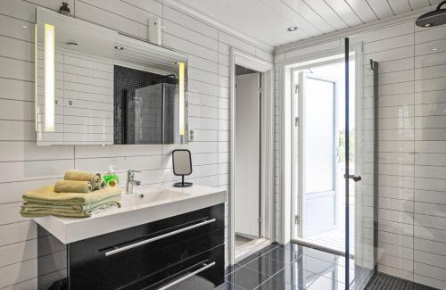 Sandefjord Apartment | Sandefjord 1 bedroom kitchen and bathroom - Non smoking