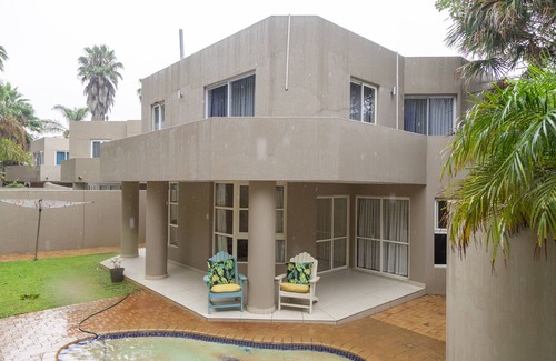 Greater Johannesburg Metropolitan Area Villa | Sandhurst Villa Close to Sandton City