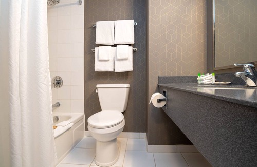 Longueuil Hotel | Sandman Hotel Montreal - Longueuil