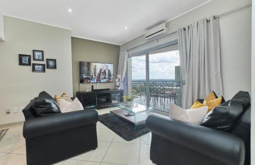 Greater Johannesburg Metropolitan Area Apartment | Sandton Central Luxury 2-Bed Apartment with a View - Jade