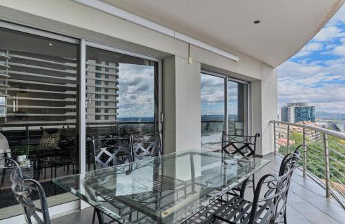 Greater Johannesburg Metropolitan Area Apartment | Sandton Central Luxury 2-Bed Apartment with a View - Jade