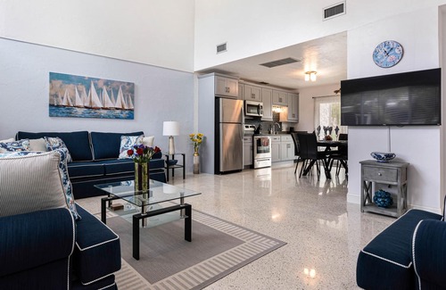 Sanibel Cottage | Sanibel Shores B1, Walking Distance to Beach (0.5 mile), 4 night minimum