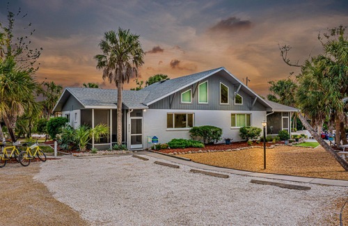 Sanibel Cottage | Sanibel Shores B1, Walking Distance to Beach (0.5 mile), 4 night minimum