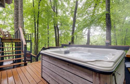 Sapphire House | Sapphire Valley Cabin with Private Mountain Views!