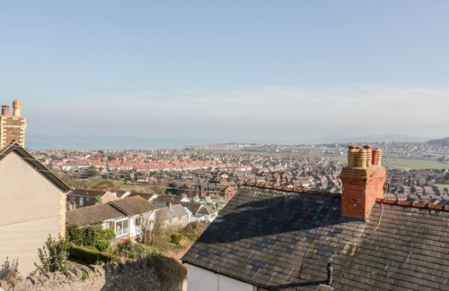 Penrhyn Bay Cottage | Saron Chapel