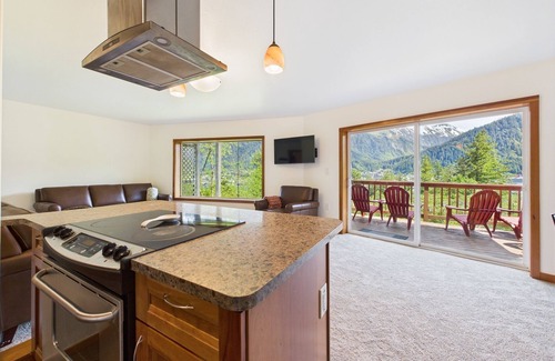 West Juneau Apartment | Scenic 3BR Retreat w/Ocean & Mountain Views