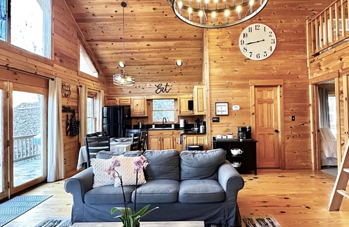 Dahlonega Cabin | Scenic Riverdeck Cabin and Mountain Retreat~Hot Tub~Wine country~Game Room