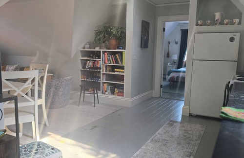 College Hill Apartment | Scholar’s Retreat on College Hill-Steps to Brown & RISD