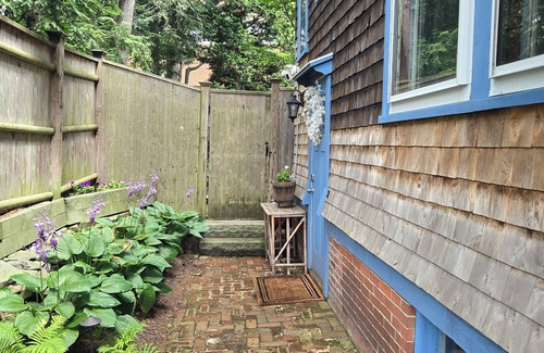 College Hill Apartment | Scholar’s Retreat on College Hill-Steps to Brown & RISD