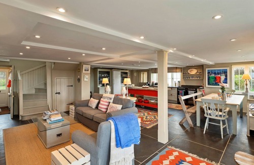 Treator House | Schoolhouse in Cornwall near Mawgan Porth Beach