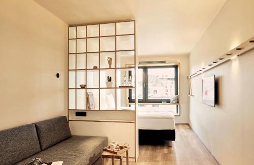 Schwabing-Ost Hotel | Schwabinger Wahrheit by Geisel