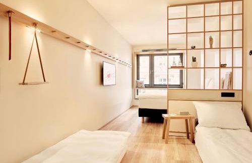 Schwabing-Ost Hotel | Schwabinger Wahrheit by Geisel