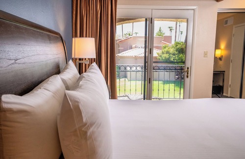 South Scottsdale Resort | Scottsdale Plaza Resort