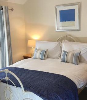 Penrhyn Bay House | Sea Breeze Cottage on the North Wales Coast
