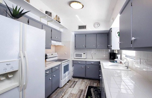 Mid Island House | Sea Breeze Palmetto Home. Heated Pool, 1.5 Block from Beach