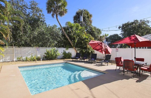 Mid Island House | Sea Breeze Palmetto Home. Heated Pool, 1.5 Block from Beach
