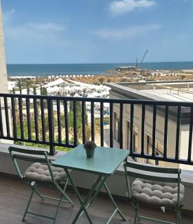 Nardaran Apartment | Sea Breeze Resort, Beachfront apartment with a balcony and sea view