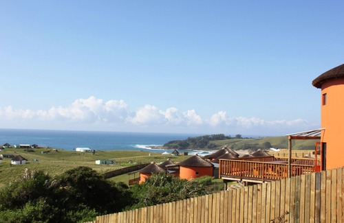 Lutsheni Ski Chalet | Sea Facing Honeymoon/Family Rondavel