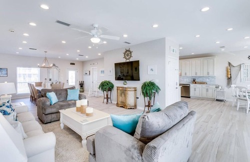 Navarre Beach House | Sea Salt Cottage: Amazing home located on the Gulf of Mexico. Sleeps 13 comfortably!