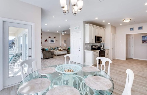 Navarre Beach House | Sea Salt Cottage: Amazing home located on the Gulf of Mexico. Sleeps 13 comfortably!