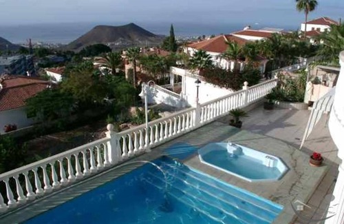 Chayofa Apartment | Sea view Costa Adeje communal pool