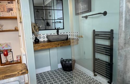 Plymouth House | Seafront Cottage - Beach Access - Pet Friendly