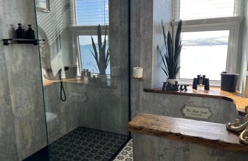 Plymouth House | Seafront Cottage - Beach Access - Pet Friendly