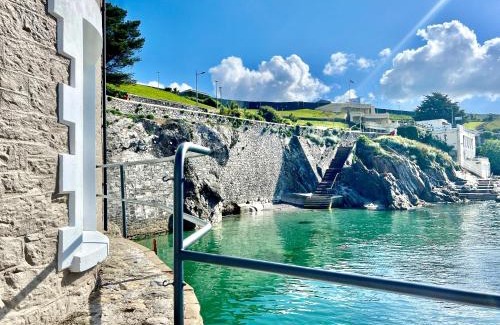Plymouth House | Seafront Cottage - Beach Access - Pet Friendly
