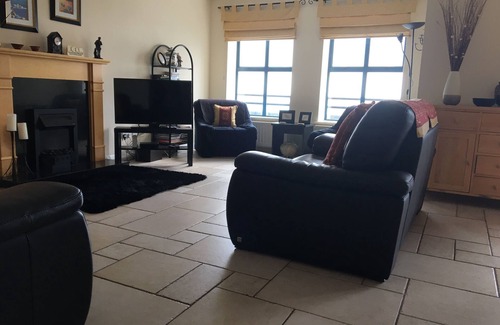 Newcastle Apartment | Seafront Spacious 3 bedroom Apartment with private secure parking and free wi-fi