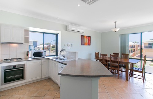 Rockingham House | Seahaven Villas by Rockingham Apartments