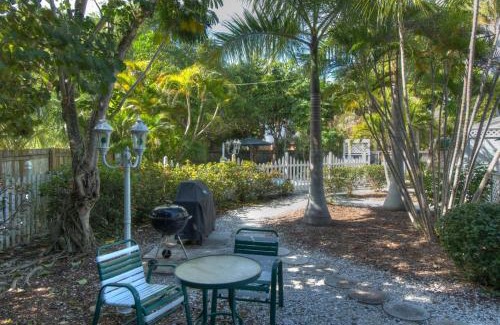 Sanibel Hotel | Seahorse Cottages - Adults Only