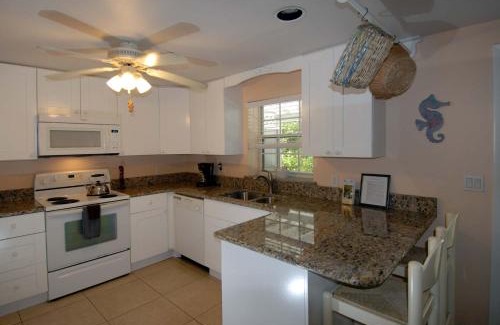 Sanibel Hotel | Seahorse Cottages - Adults Only