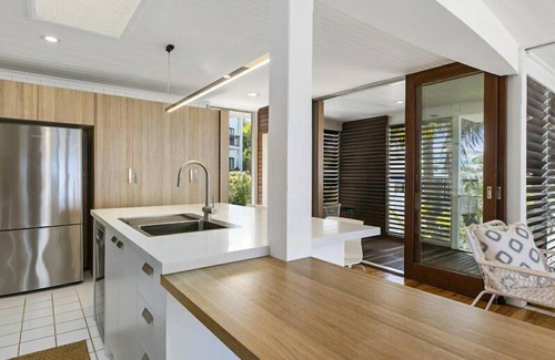 Sunshine Beach Apartment | Seascape: Pet Friendly - Ocean Views Sunshine Beach